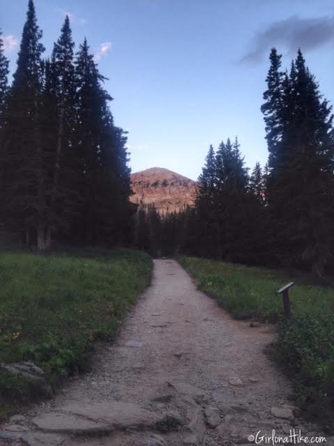 Hiking to Cecret Lake & Sugarloaf Peak