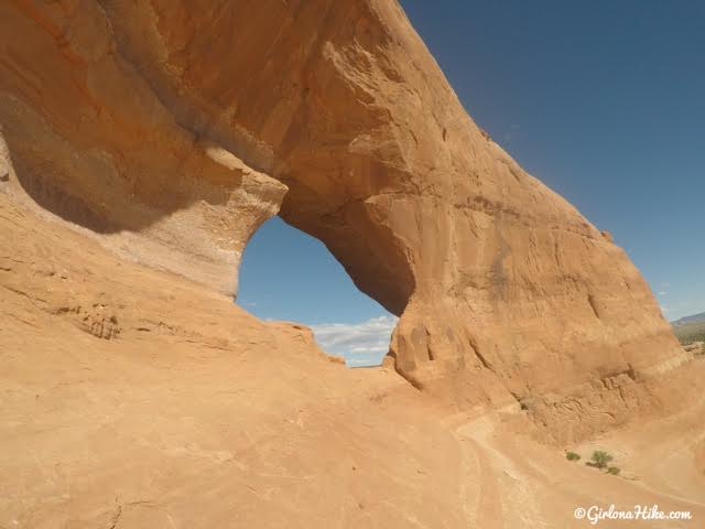 Looking Glass Rock & Arch, Moab, Arches in Utah, Hiking in Utah with Dogs