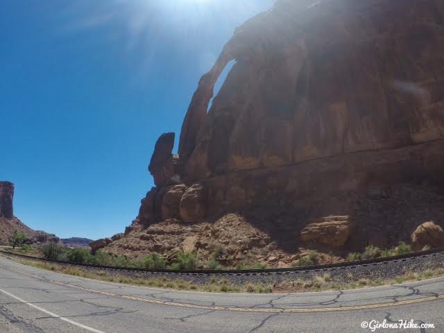 Jug Handle Arch & Petroglyphs