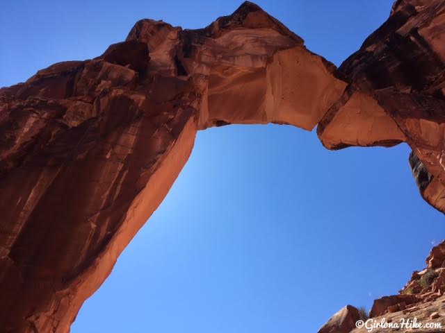 Hiking in Hunter Canyon, Moab