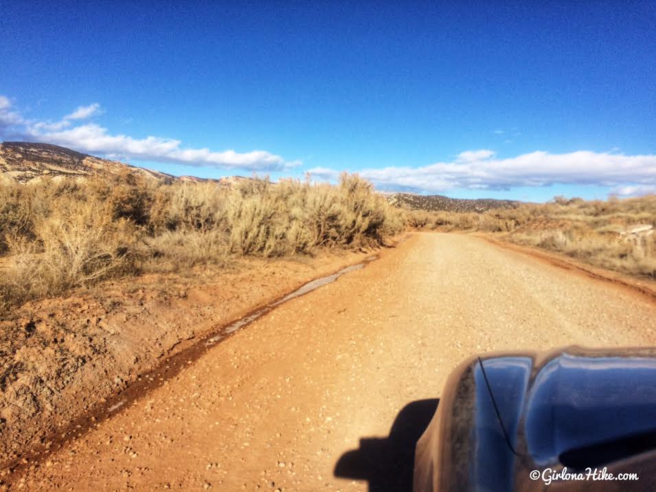 Hiking to Moonshine Arch, Vernal, Utah, Hiking in Utah with Dogs