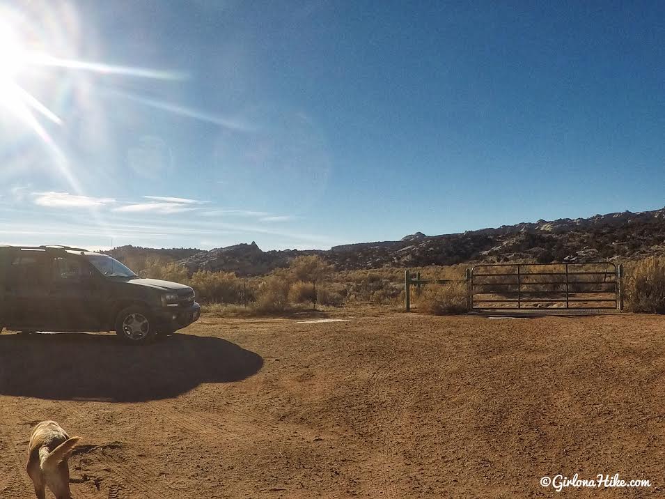 Hiking to Moonshine Arch, Vernal, Utah, Hiking in Utah with Dogs