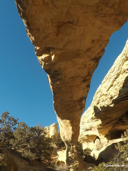 Hiking to Moonshine Arch, Vernal, Utah, Hiking in Utah with Dogs