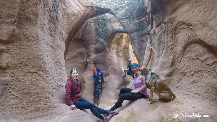 Hiking Spooky & Peekaboo Slot Canyons (Loop), Hiking in Escalante, Utah, Hiking in Escalante with Dogs, Hiking slot canyons