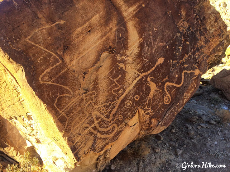 Hiking to the Rochester Panel & Molen Reef Petroglyphs