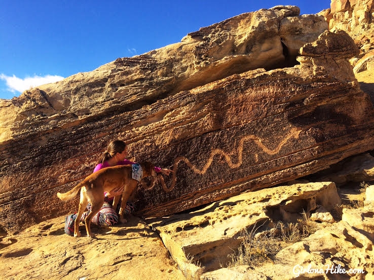 Hiking to the Rochester Panel & Molen Reef Petroglyphs