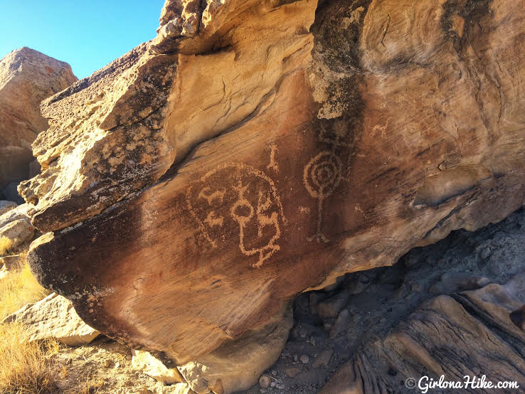 Hiking to the Rochester Panel & Molen Reef Petroglyphs