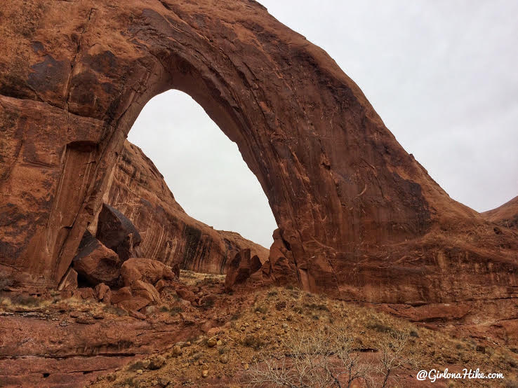 Hiking to Broken Bow Arch, Hiking in Grand Staircase Escalante National Moument, Hiking in Escalante with Dogs, Hiking to natural arches