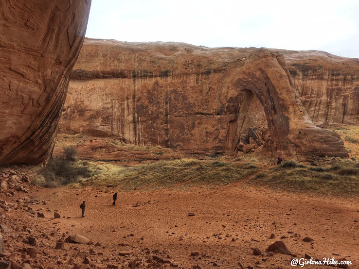 Hiking to Broken Bow Arch, Hiking in Grand Staircase Escalante National Moument, Hiking in Escalante with Dogs, Hiking to natural arches