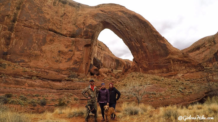 Hiking to Broken Bow Arch, Hiking in Grand Staircase Escalante National Moument, Hiking in Escalante with Dogs, Hiking to natural arches