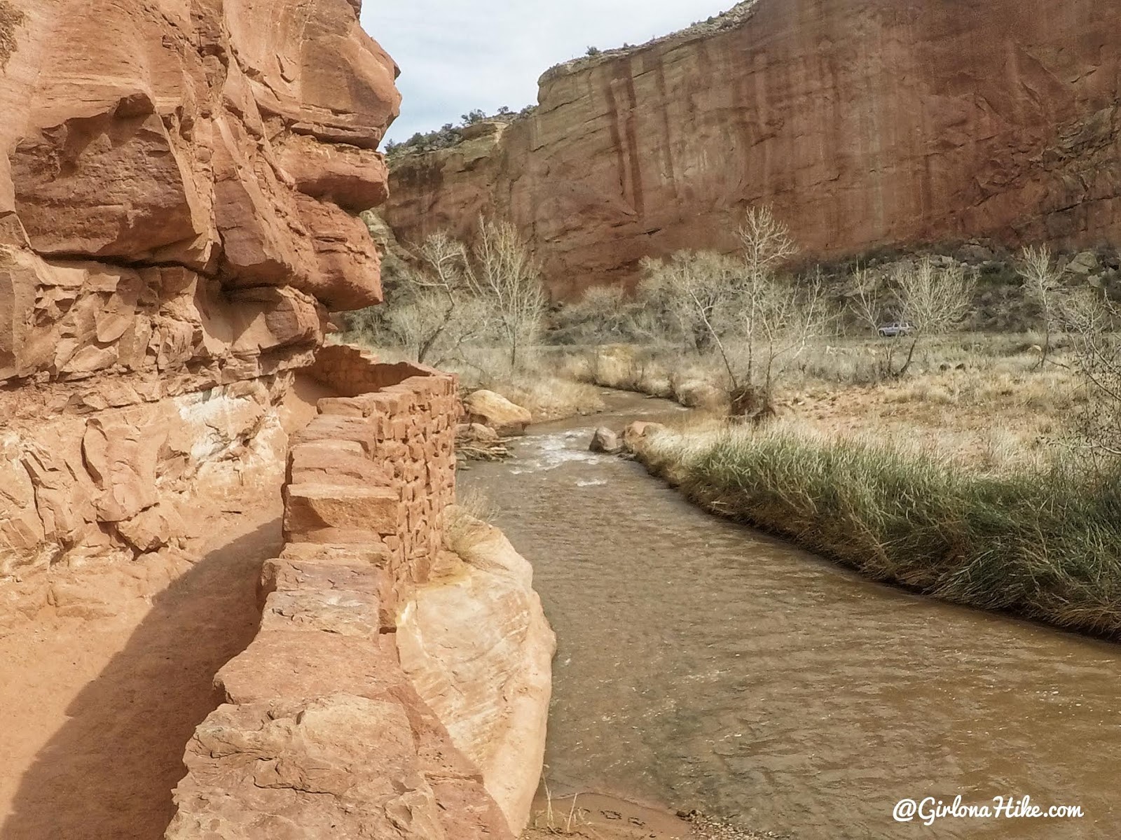 Hiking to Hickman Bridge, Capitol Reef National Park