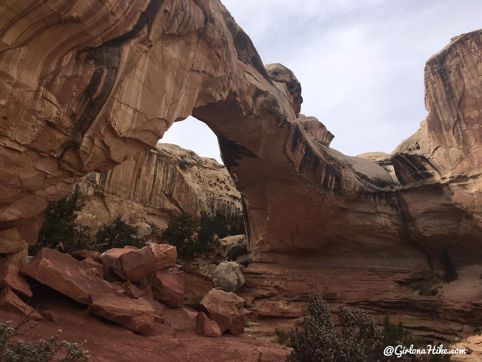 Hiking to Hickman Bridge, Capitol Reef National Park