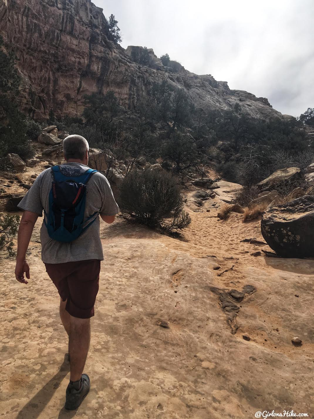 Hiking to Hickman Bridge, Capitol Reef National Park