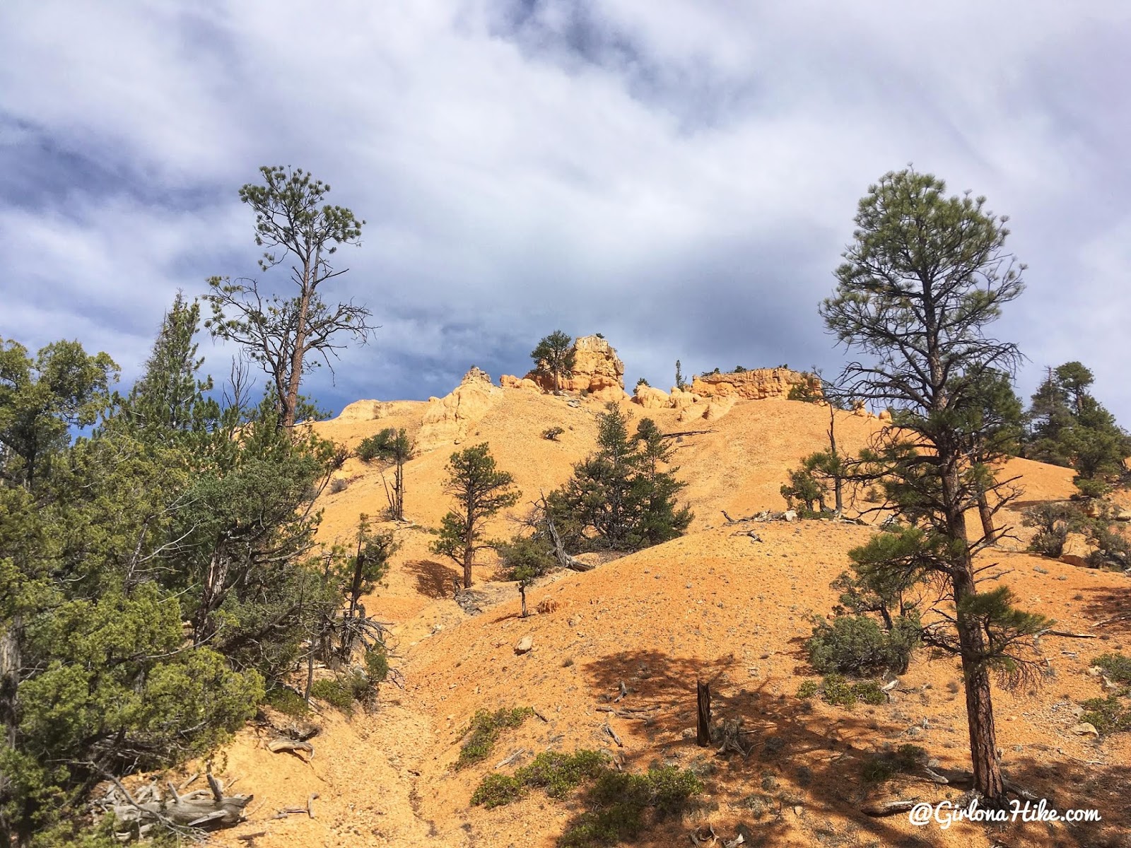 Hiking the Butch Cassidy Trail, Red Canyon near Bryce Canyon National Park