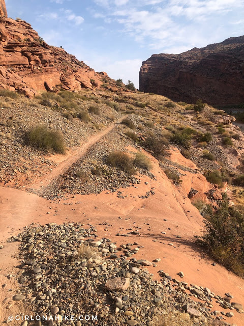 Hiking to the Portal Overlook, Moab