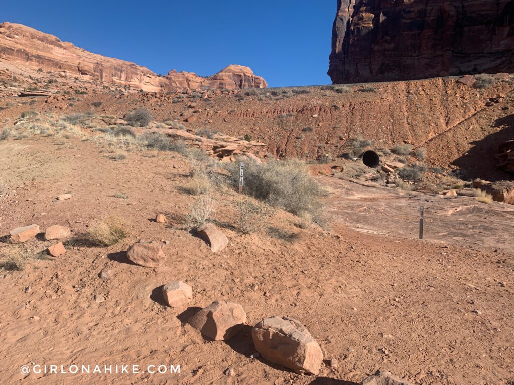 Hiking to Jeep Arch, Moab