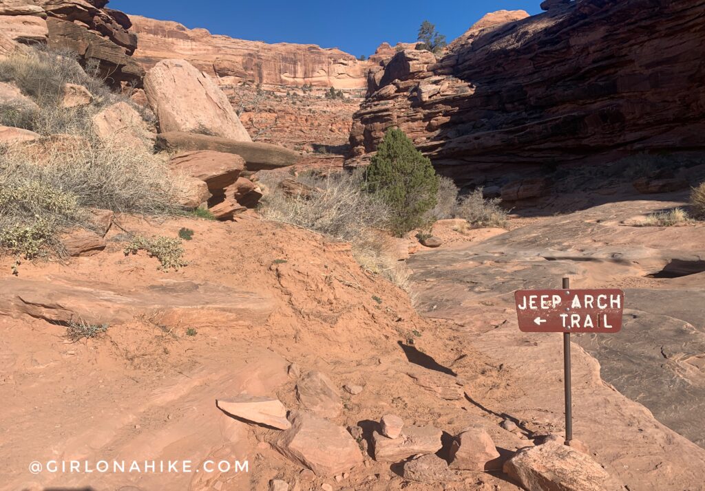 Hiking to Jeep Arch, Moab