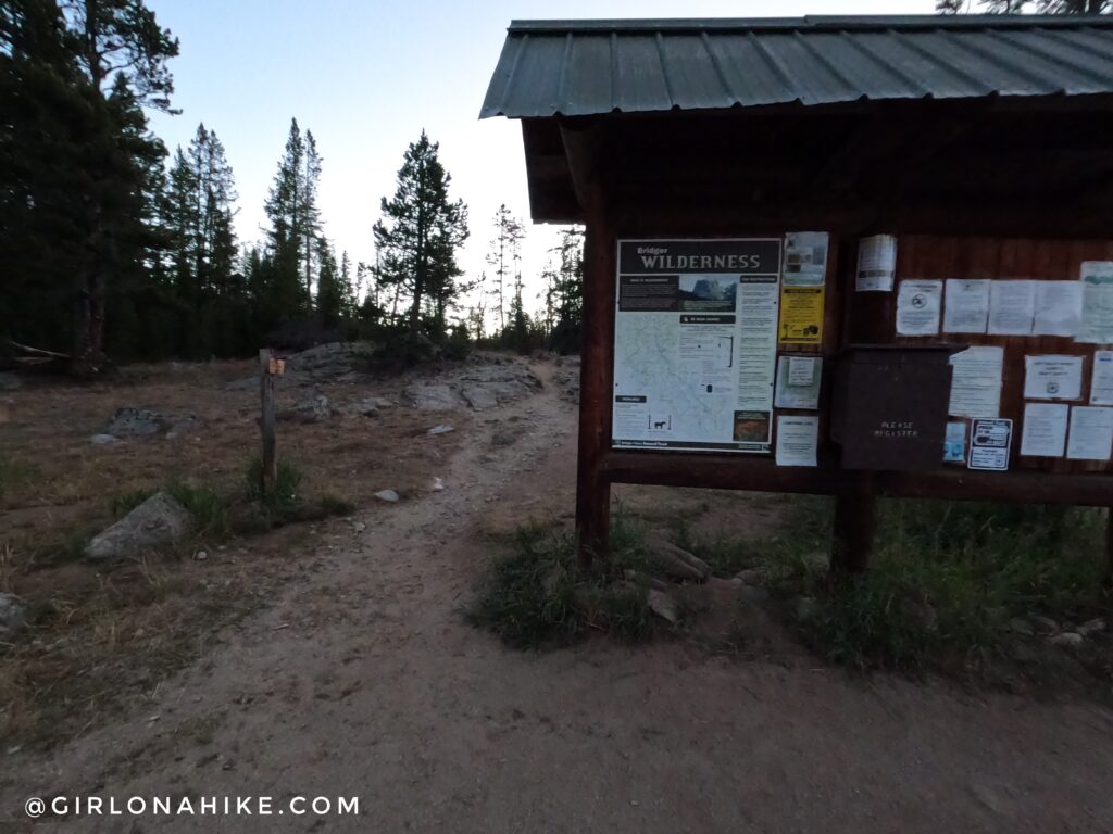 Hiking the Cirque of the Towers to Fremont Trail Loop