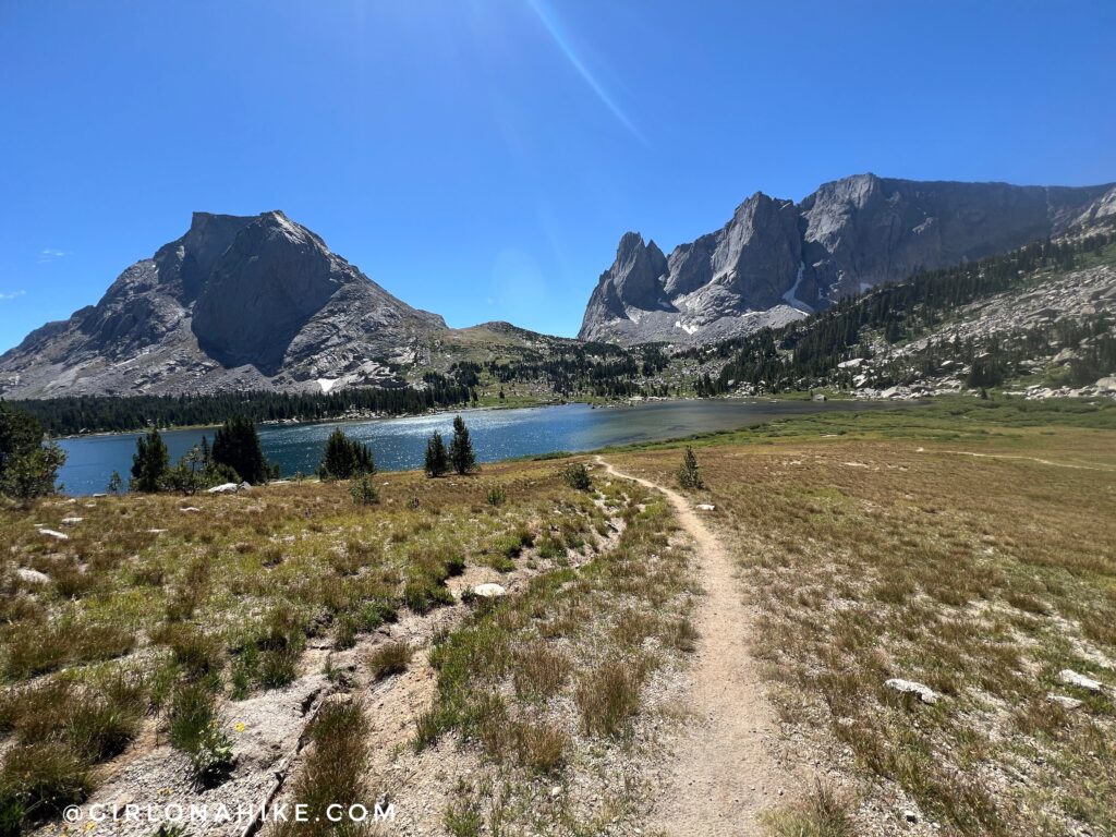 Hiking the Cirque of the Towers to Fremont Trail Loop